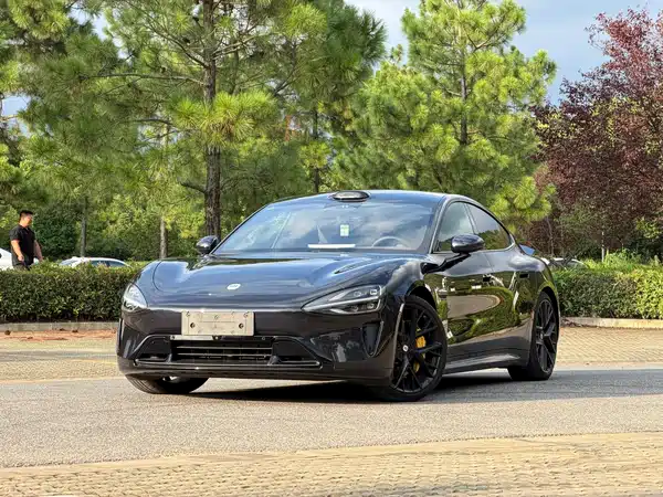 Xiaomi SU7 2025