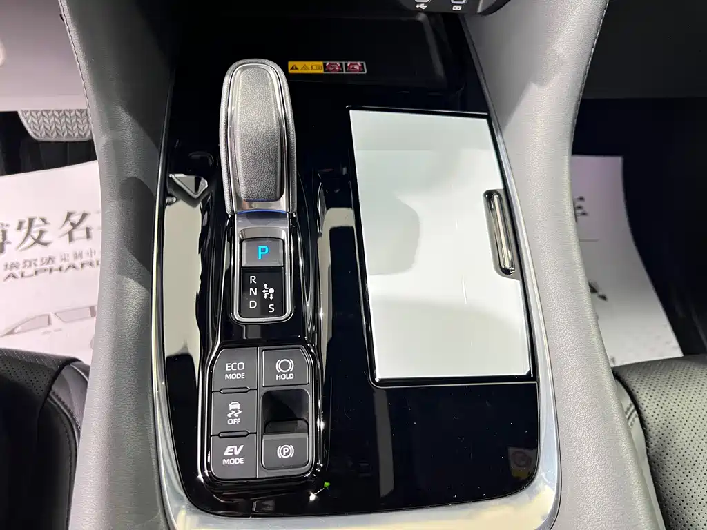 Toyota Vellfire 2025 — фото 21