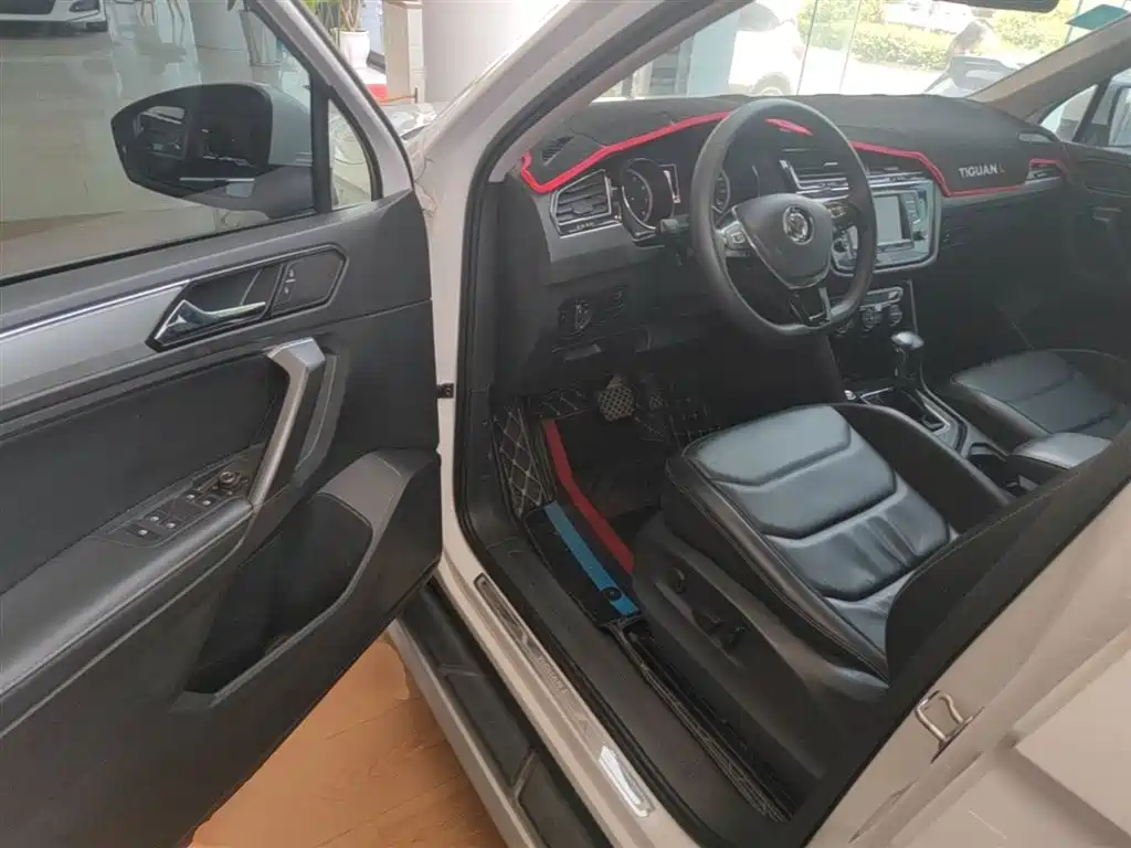 Volkswagen Tiguan L 2017 — фото 16
