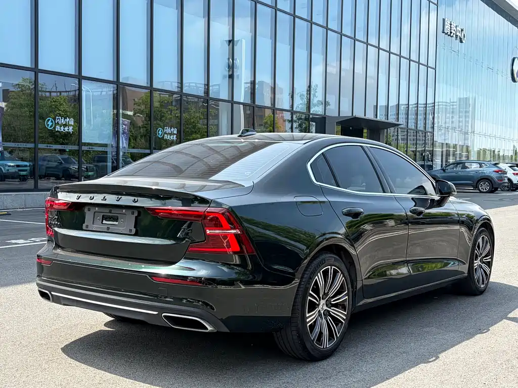 Volvo S60 2020 — фото 16
