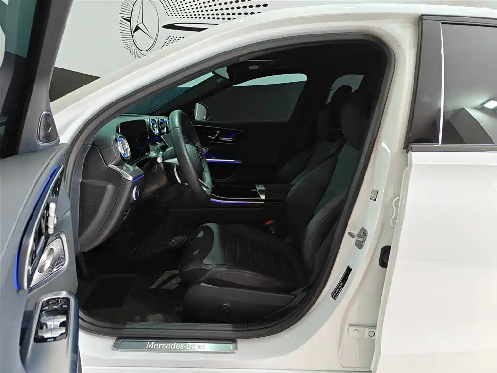 Mercedes-Benz C-Class 2023 — фото 8