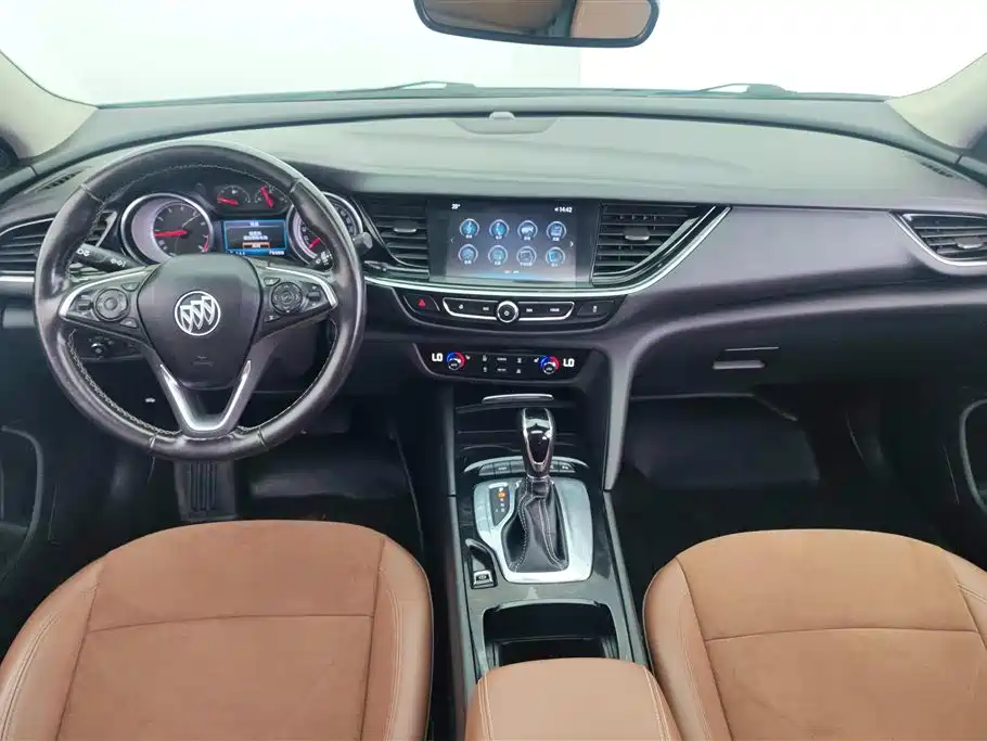 Buick Regal 2018 — фото 12