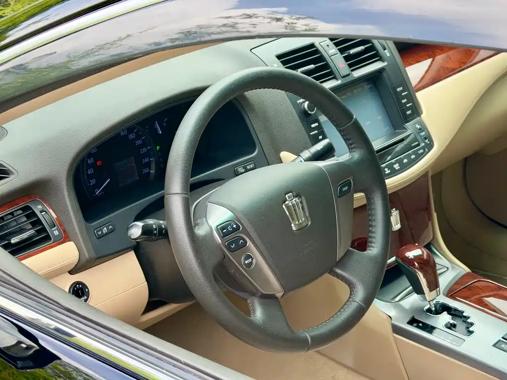 Toyota Crown 2014