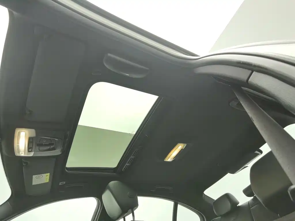 BMW 3 Series 2018 — фото 14