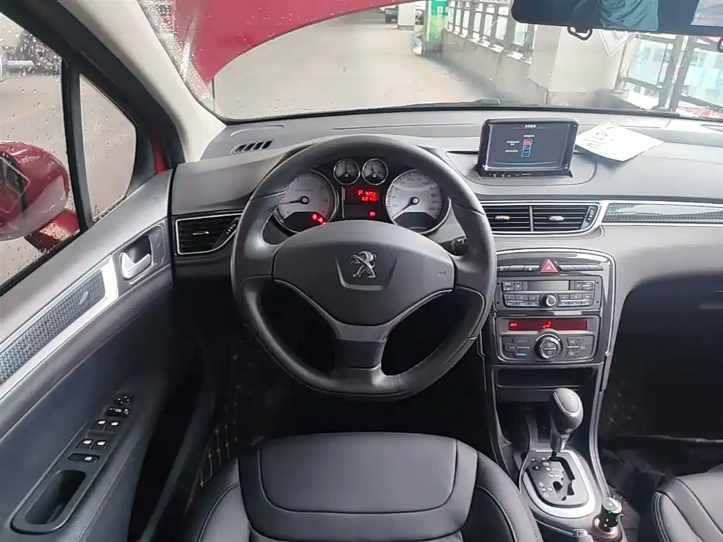 Peugeot 308 2015 — фото 11