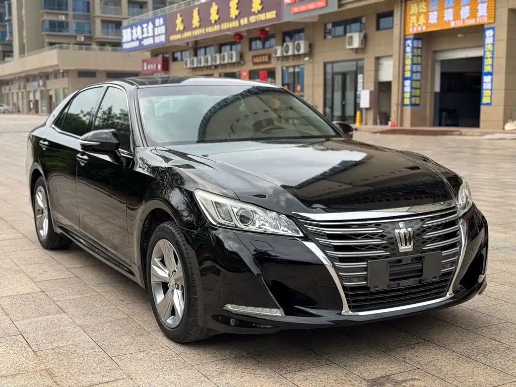 Toyota Crown 2017 — фото 3