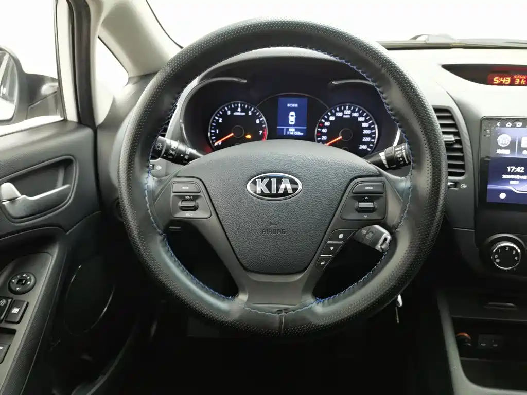 Kia K3 2015 — фото 11
