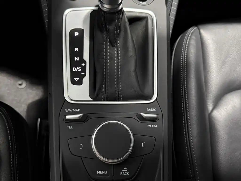 Audi Q2L 2022 — фото 14