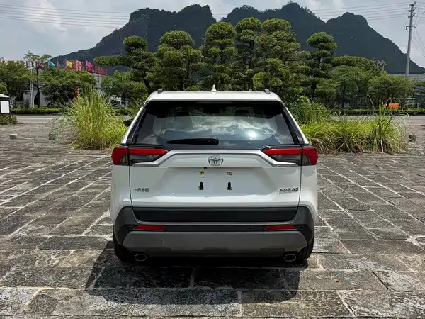 Toyota RAV4 2021
