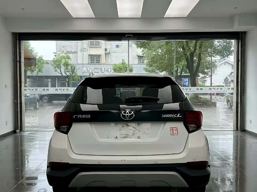 Toyota Yaris L 2020 — фото 8