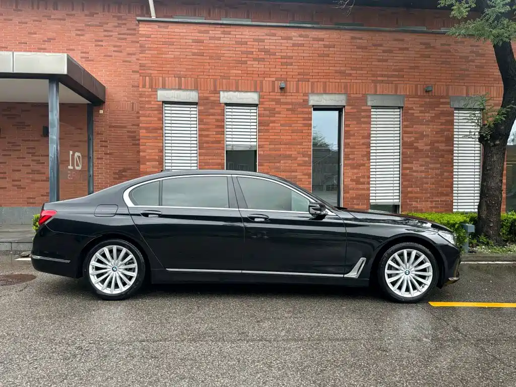 BMW 7 Series 2016 — фото 12