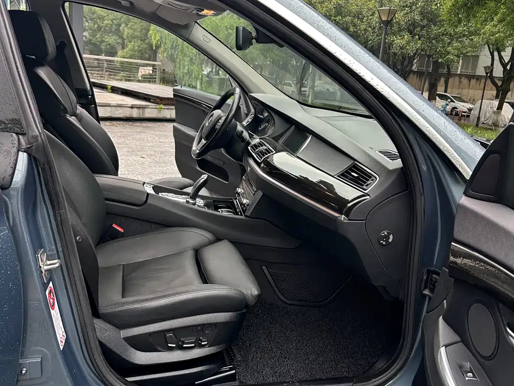 BMW 5 Series GT 2012 — фото 15