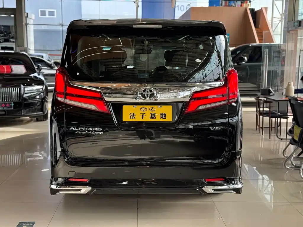 Toyota Alphard 2019 — фото 24