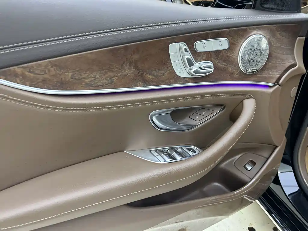 Mercedes-Benz E-Class 2023 — фото 18