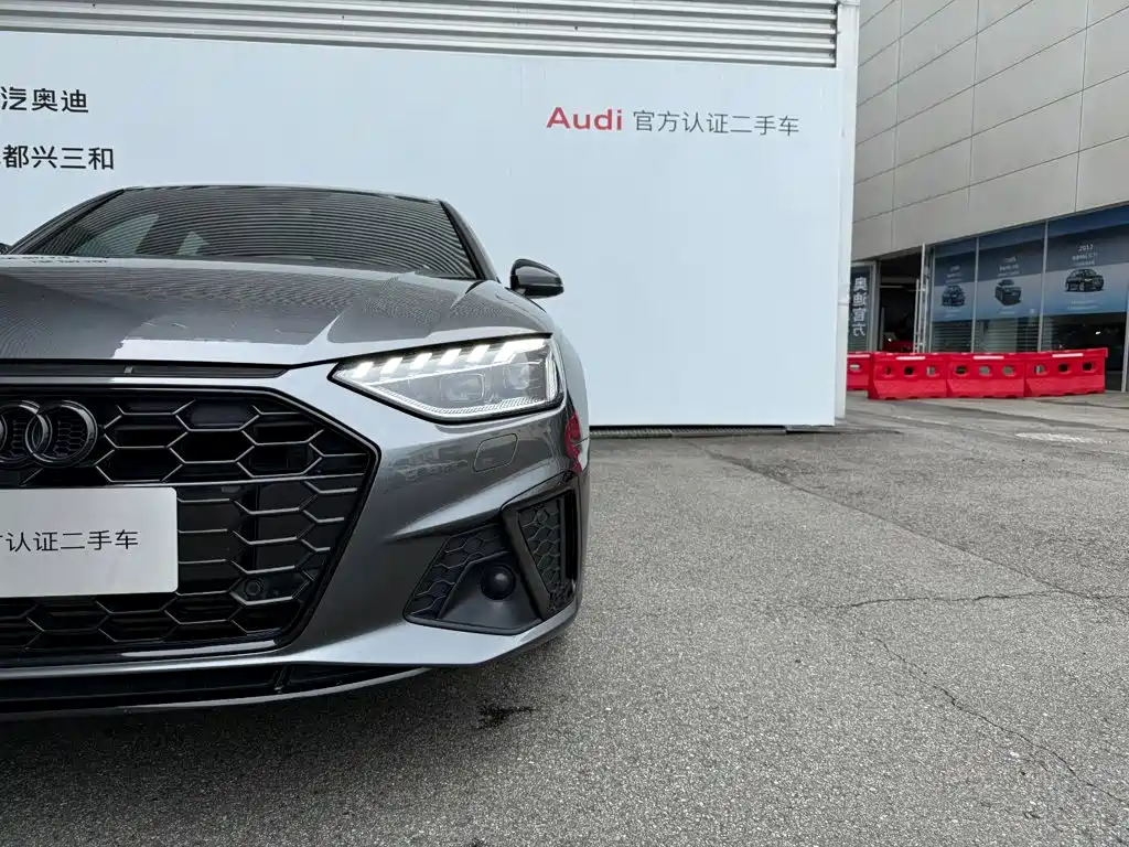 Audi A4L 2023 — фото 18