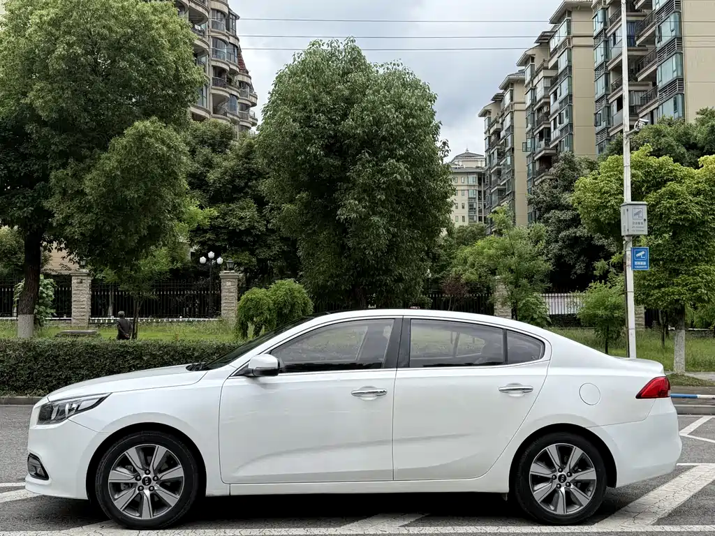 Kia K4 2017 — фото 12