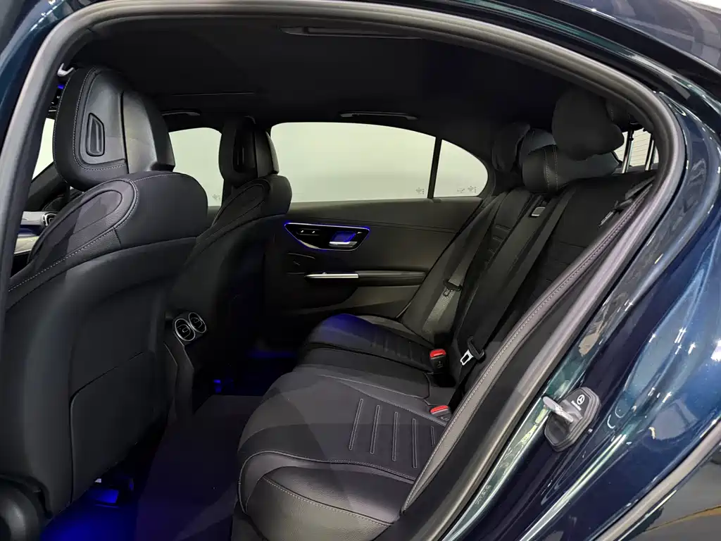 Mercedes-Benz C-Class 2023 — фото 19