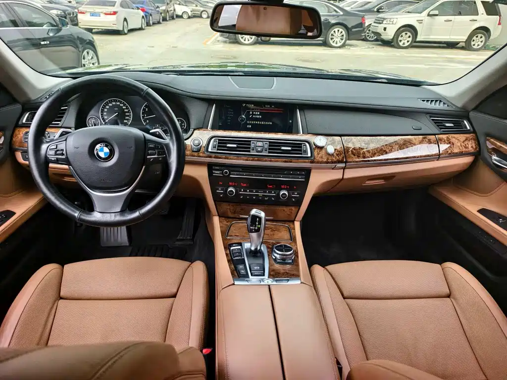 BMW 7 Series 2013 — фото 13