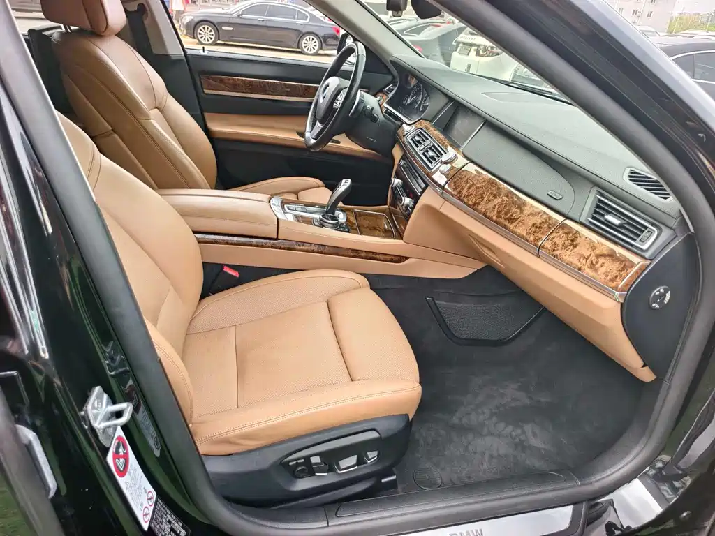 BMW 7 Series 2013 — фото 39