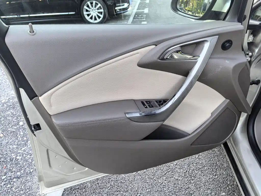 Buick Excelle 2013 — фото 19