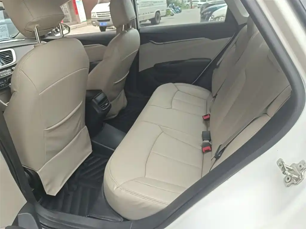 Buick Excelle 2015 — фото 17