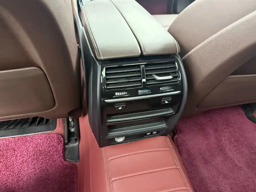 BMW 5 Series 2019 — фото 11