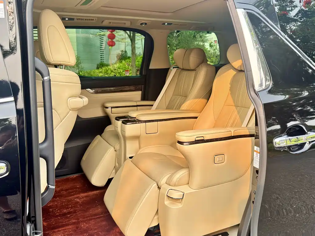 Toyota Vellfire 2022 — фото 11
