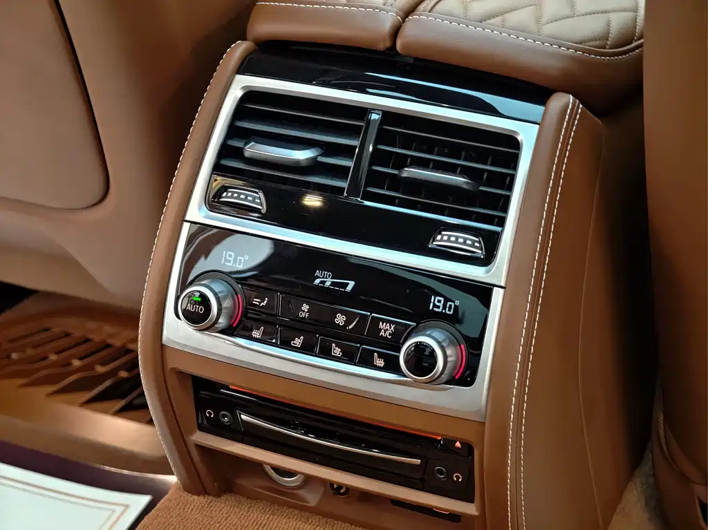 BMW 7 Series 2021 — фото 11