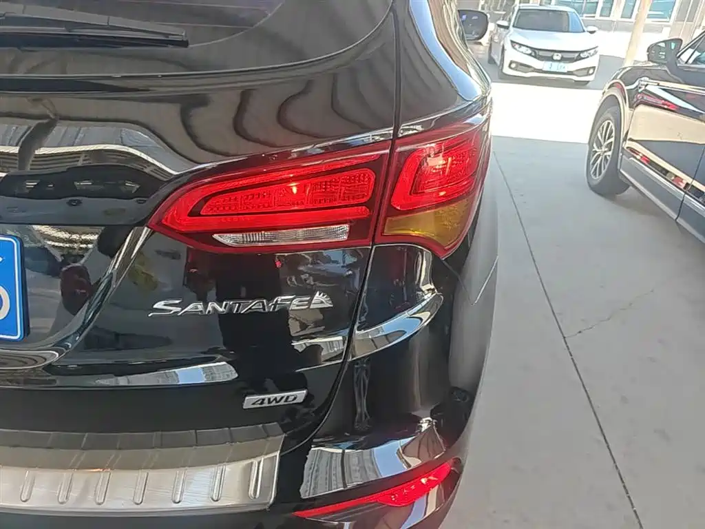 Hyundai Santa Fe 2017 — фото 8