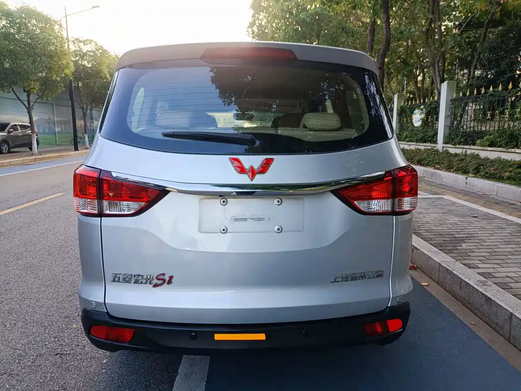 Wuling Hongguang 2015