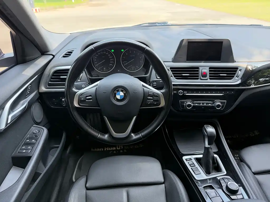 BMW 1 Series 2017 — фото 16