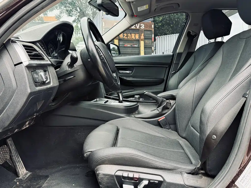 BMW 3 Series 2017 — фото 18
