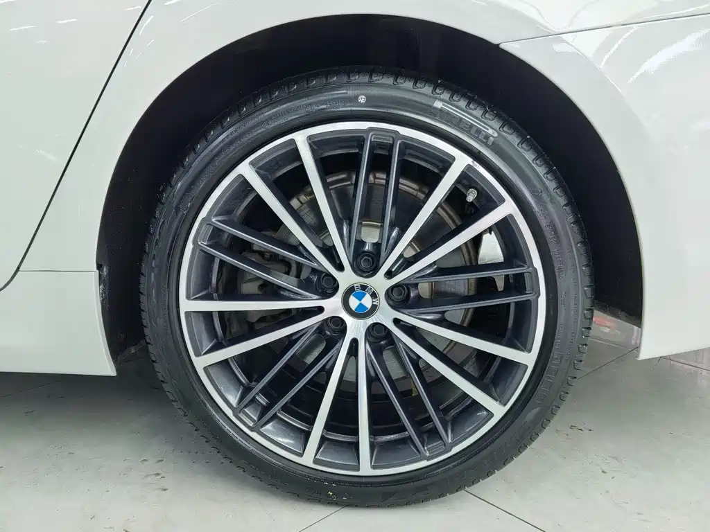 BMW 5 Series 2021 — фото 18