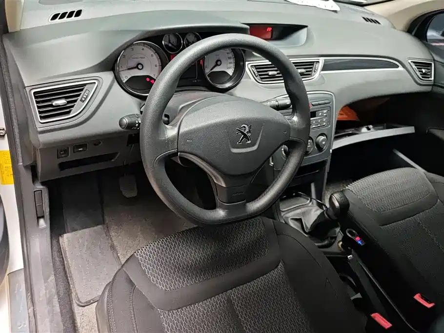 Peugeot 308 2016 — фото 12