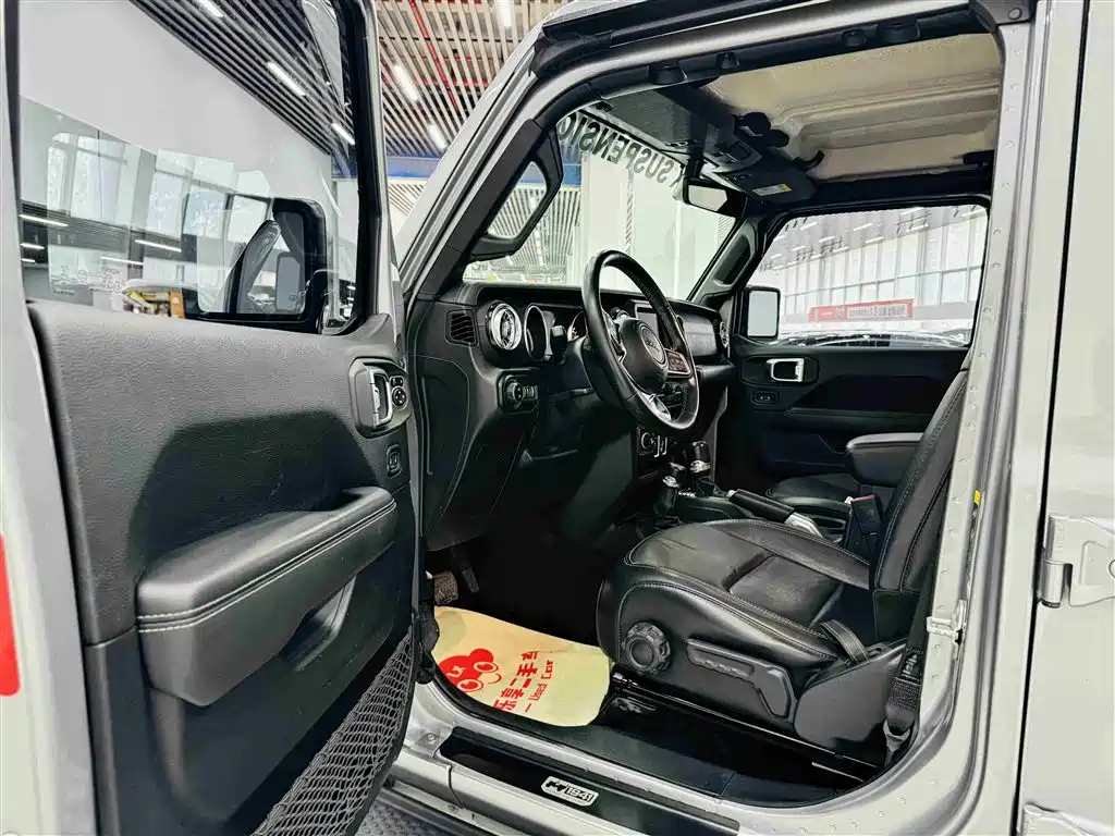 Jeep Wrangler 2020 — фото 12