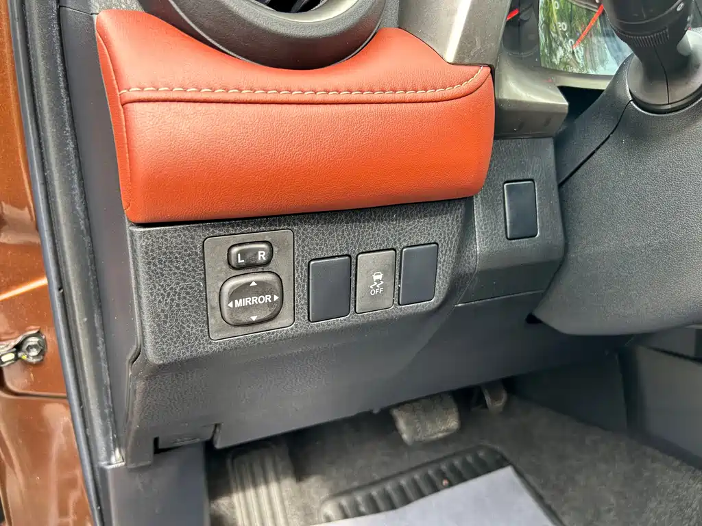 Toyota RAV4 2015 — фото 20