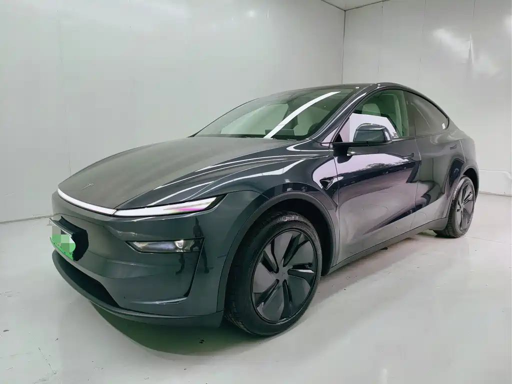 Tesla Model Y 2025