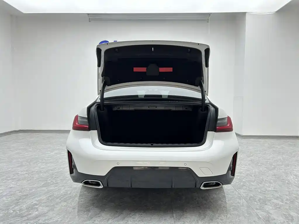 BMW 3 Series 2023 — фото 12