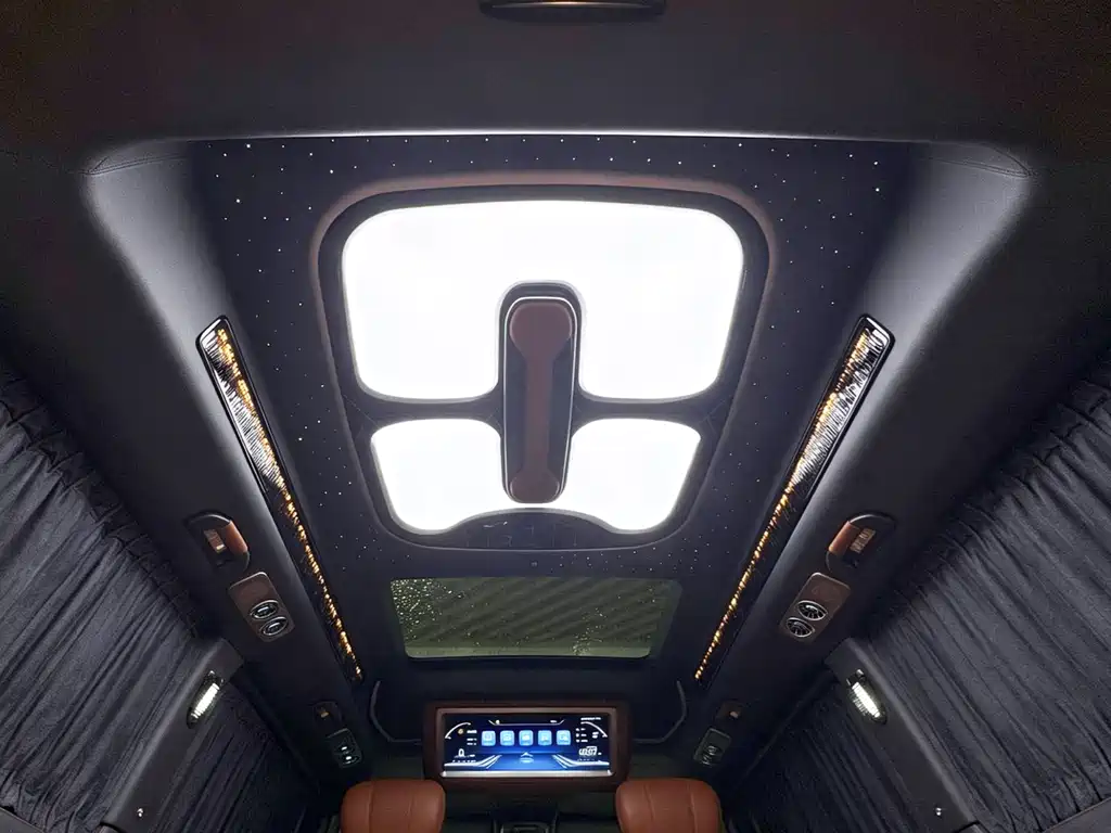 Mercedes-Benz V-Class 2023 — фото 10