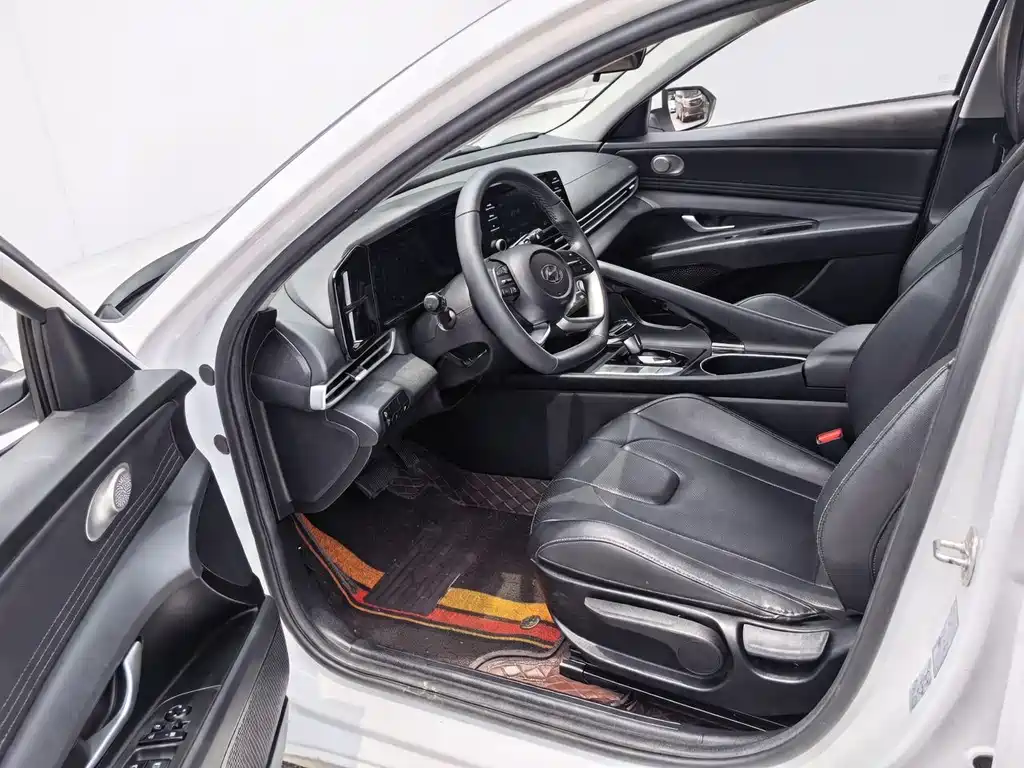 Hyundai Elantra 2023 — фото 7