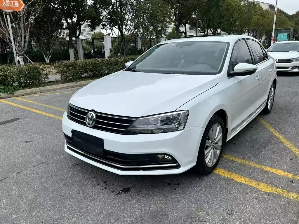 Volkswagen Sagitar 2015