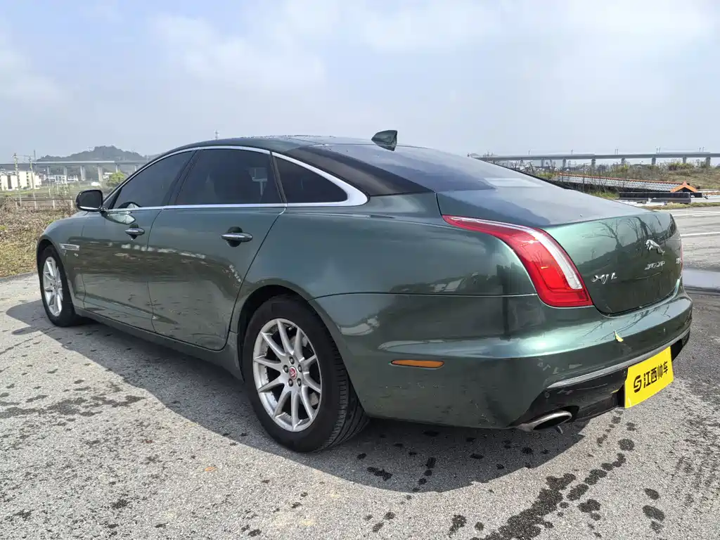 Jaguar XJ 2016 — фото 8