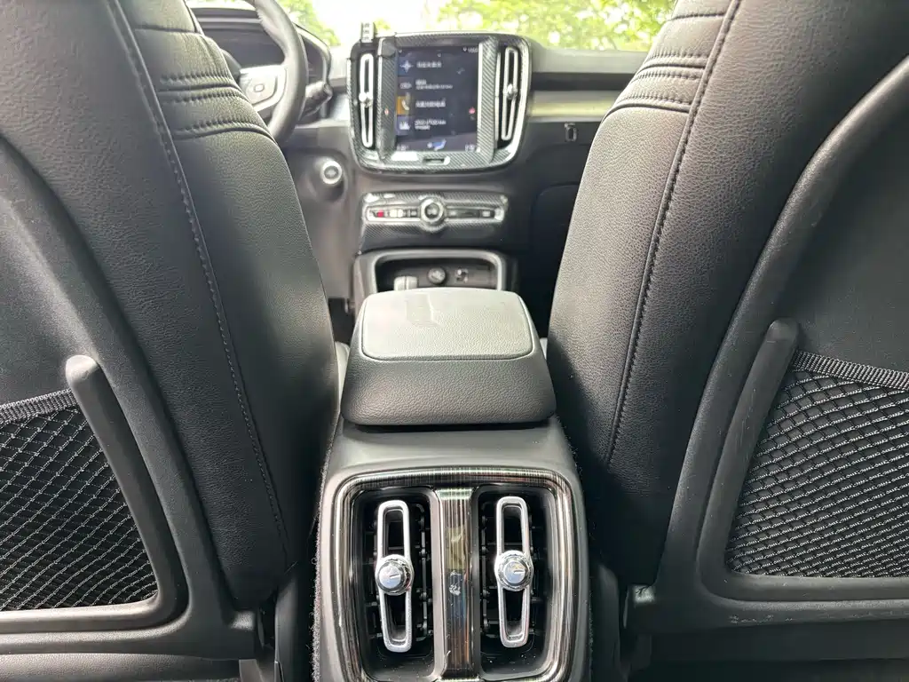 Volvo XC40 2021 — фото 15