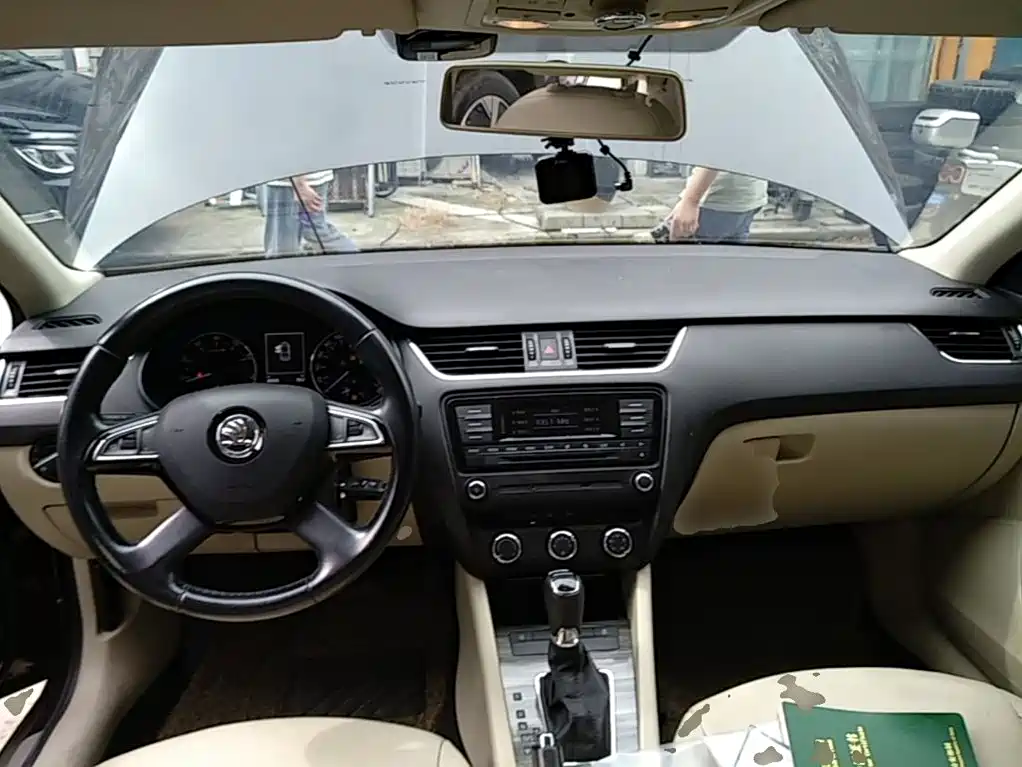 Skoda Octavia 2014 — фото 10