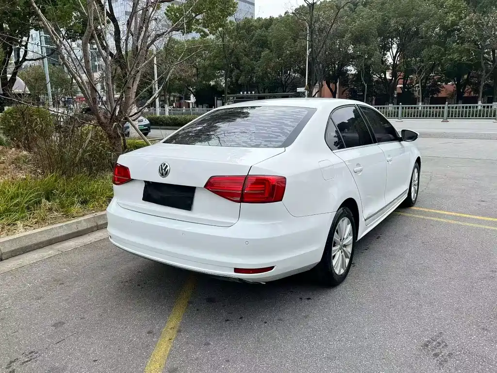 Volkswagen Sagitar 2015