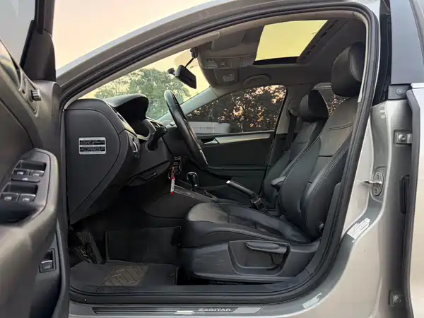 Volkswagen Sagitar 2014