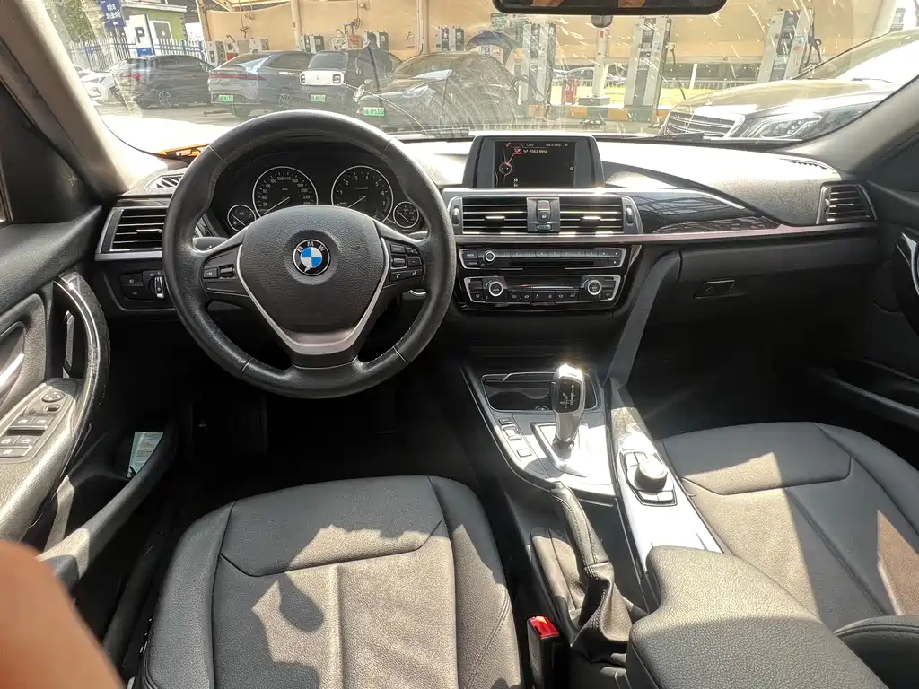BMW 3 Series 2016 — фото 12