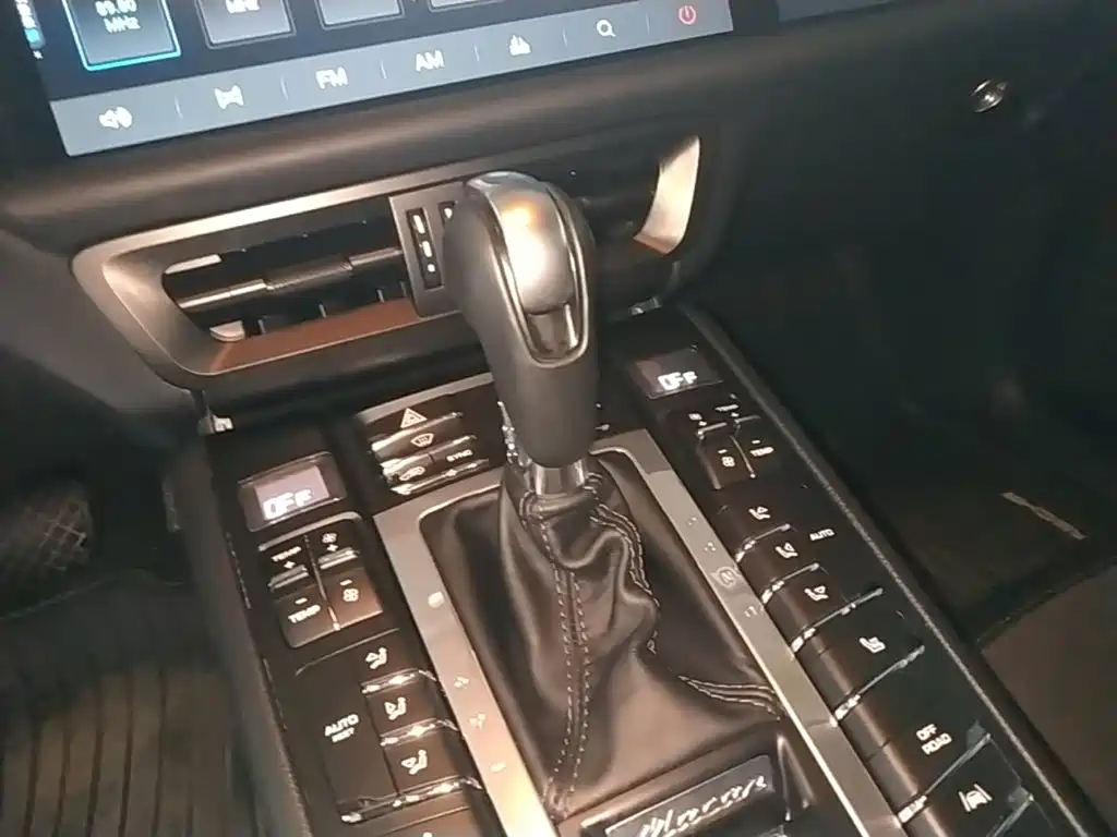 Porsche Macan 2018 — фото 14
