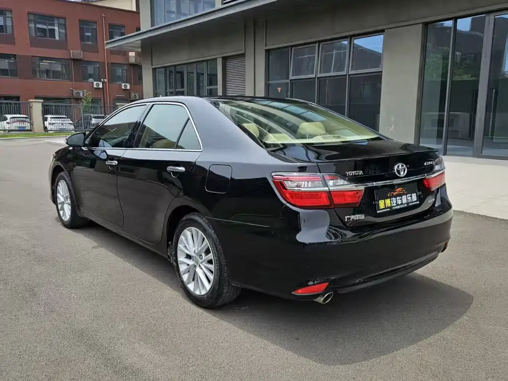 Toyota Camry 2015 — фото 6