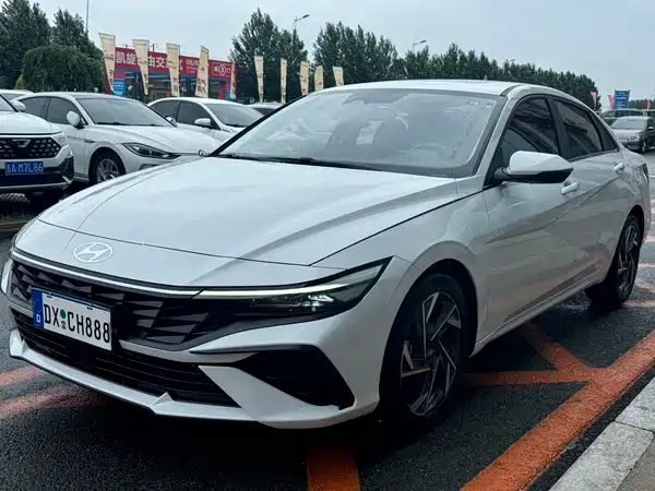 Hyundai Elantra 2023